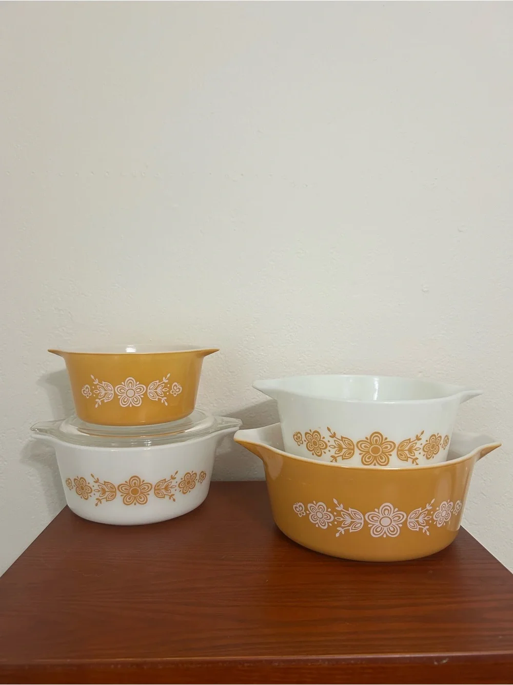 PYREX Butterfly Gold Casserole Set of 4 w/ 1 lid 473 474-B 475-B